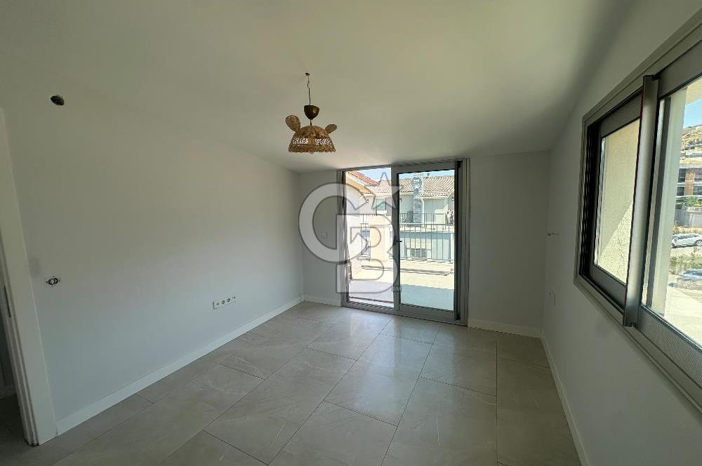 Güzelbahçe Kahramanderede Satılık Çatı Dubleks Daire