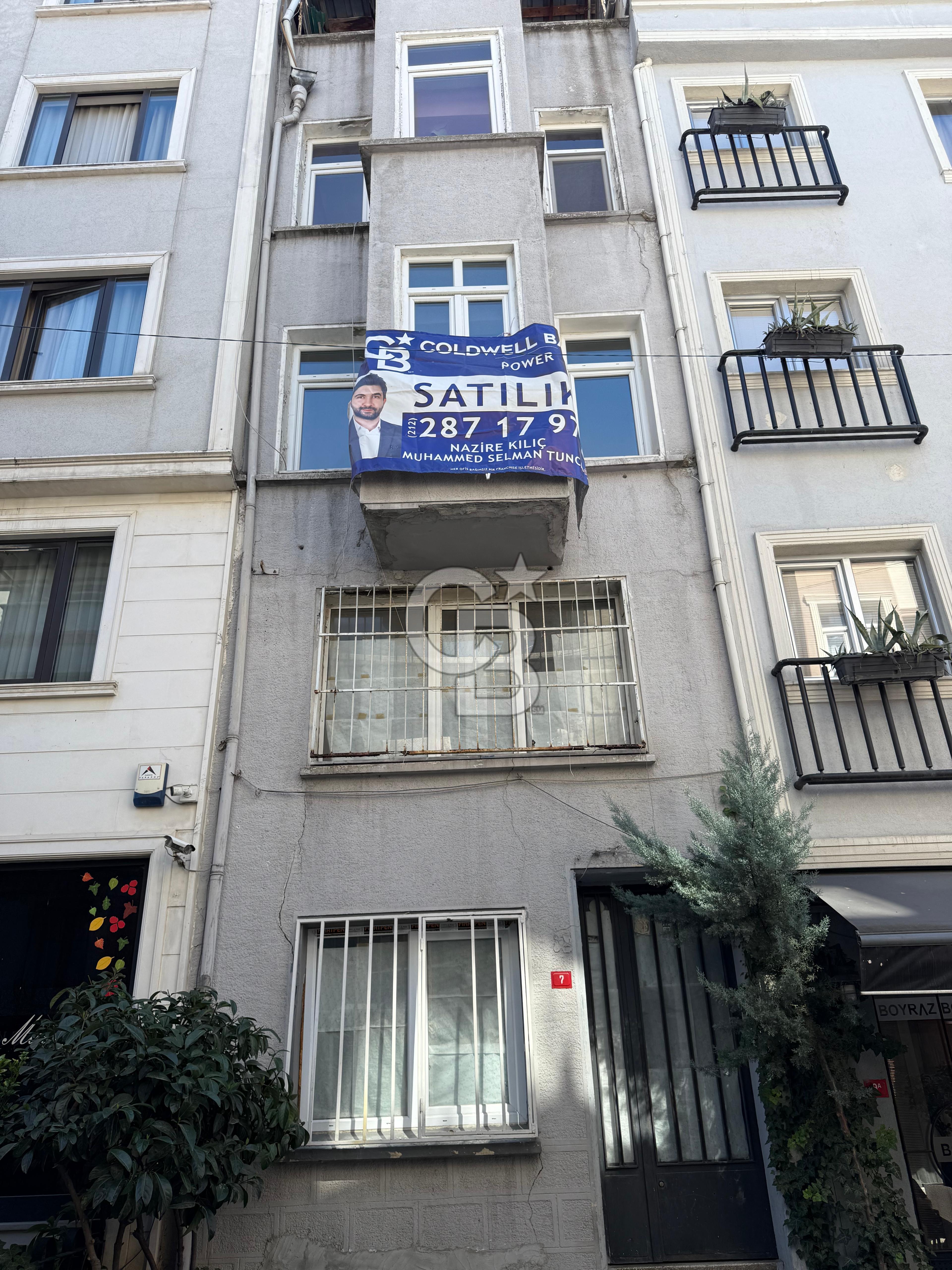 SARAÇİSHAK MAHALLESİNDE SATILIK 5 KATLI  BİNA 