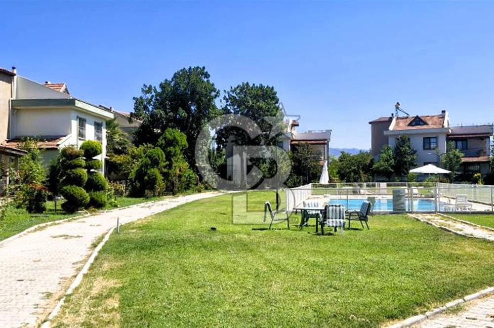Manisa Akhisar Doktorlar Sitesi’nde Havuzlu ve Geniş Villa!