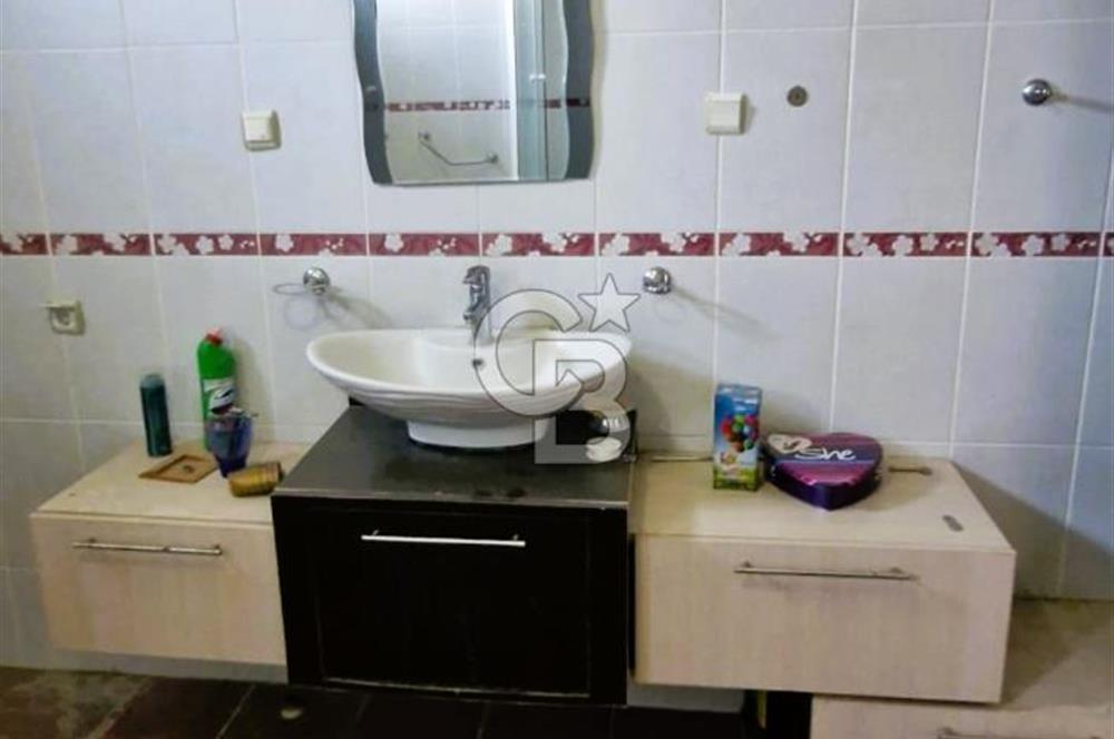 Manisa Akhisar Doktorlar Sitesi’nde Havuzlu ve Geniş Villa!