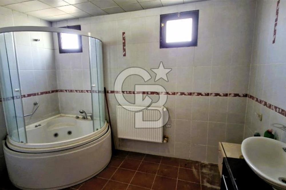 Manisa Akhisar Doktorlar Sitesi’nde Havuzlu ve Geniş Villa!