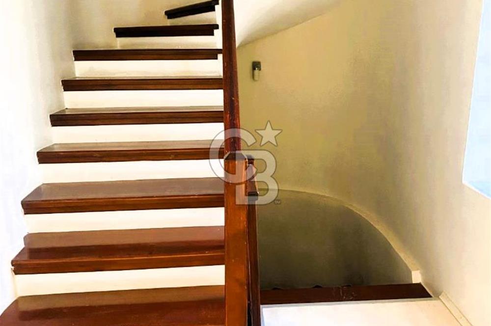 Manisa Akhisar Doktorlar Sitesi’nde Havuzlu ve Geniş Villa!