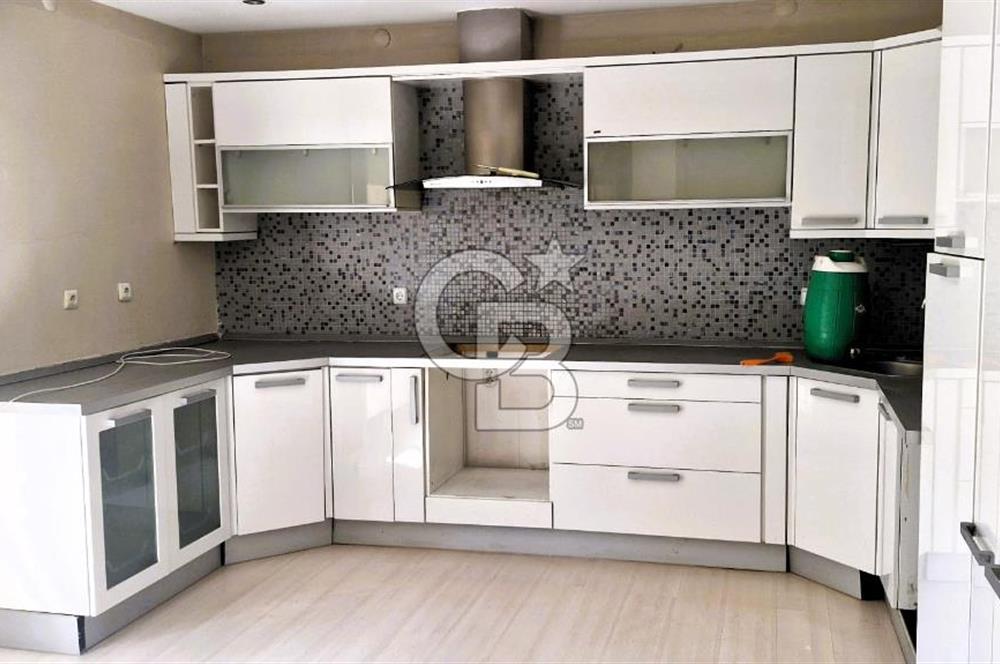 Manisa Akhisar Doktorlar Sitesi’nde Havuzlu ve Geniş Villa!