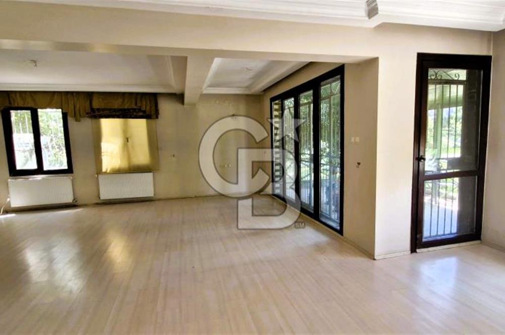 Manisa Akhisar Doktorlar Sitesi’nde Havuzlu ve Geniş Villa!