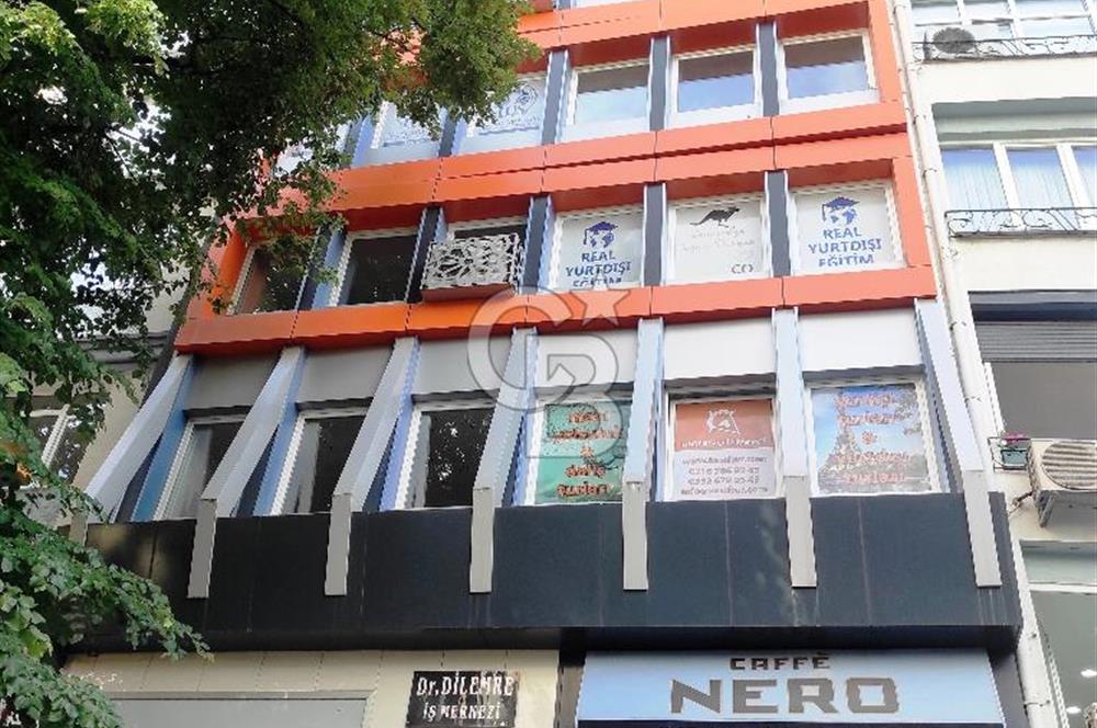 BAHARİYE CADDESİ’NDE GENÇ BİNADA TABELA DEĞERİ YÜKSEK OFİS