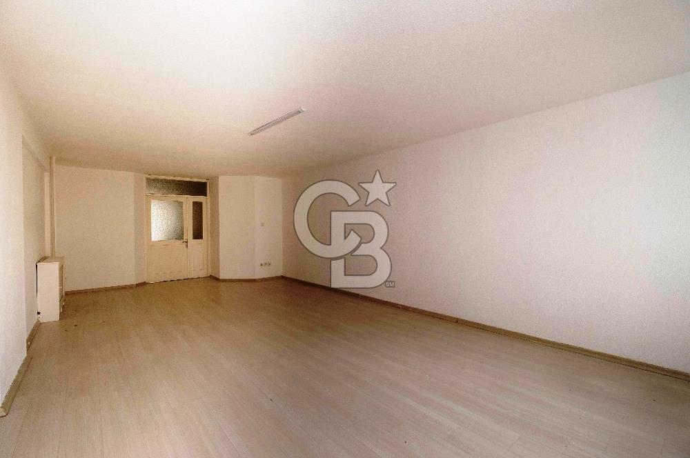 BAHARİYE CADDESİ’NDE GENÇ BİNADA TABELA DEĞERİ YÜKSEK OFİS