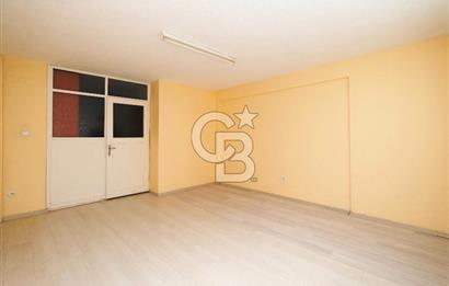 BAHARİYE CADDESİ’NDE GENÇ BİNADA TABELA DEĞERİ YÜKSEK OFİS