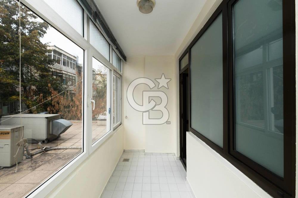BAHARİYE CADDESİ’NDE GENÇ BİNADA TABELA DEĞERİ YÜKSEK OFİS
