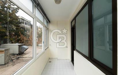 BAHARİYE CADDESİ’NDE GENÇ BİNADA TABELA DEĞERİ YÜKSEK OFİS