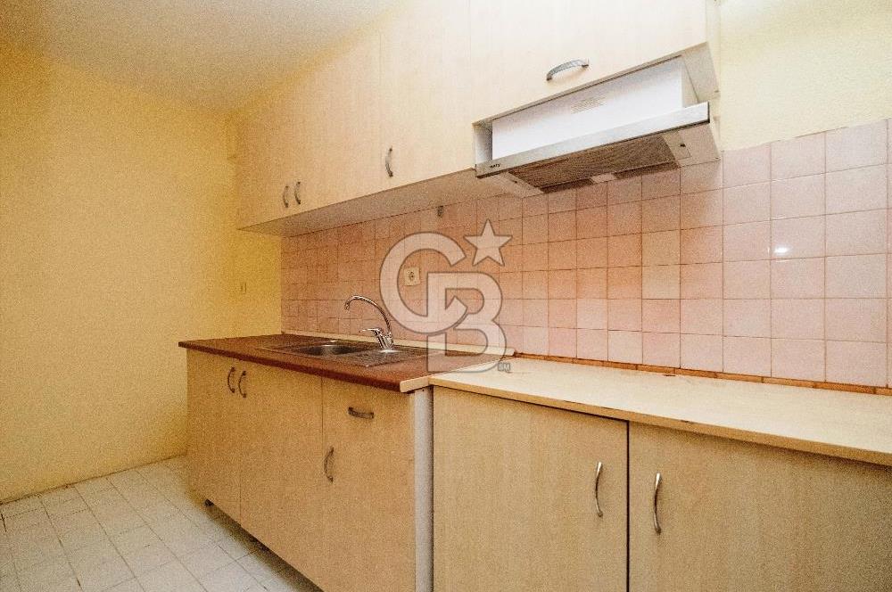BAHARİYE CADDESİ’NDE GENÇ BİNADA TABELA DEĞERİ YÜKSEK OFİS