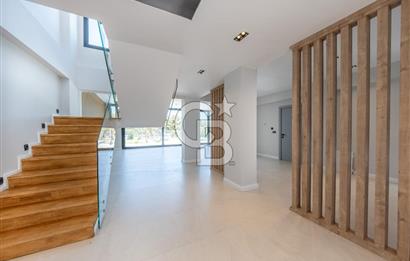 URLA KUŞÇULAR SATILIK MÜSTAKİL HAVUZLU 4+1 LÜKS VİLLA