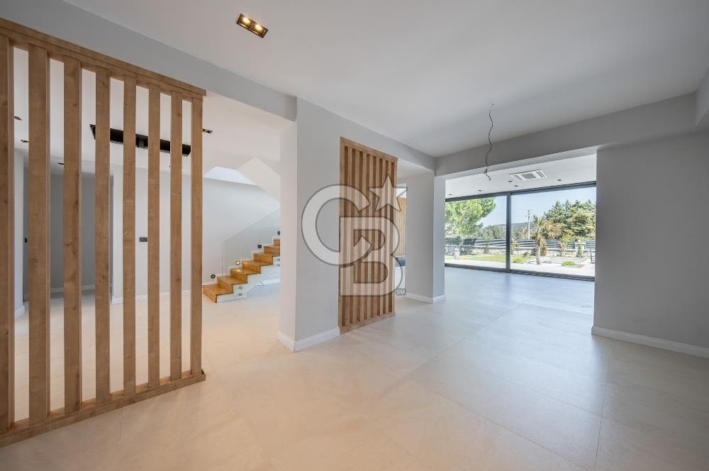 URLA KUŞÇULAR SATILIK MÜSTAKİL HAVUZLU 4+1 LÜKS VİLLA
