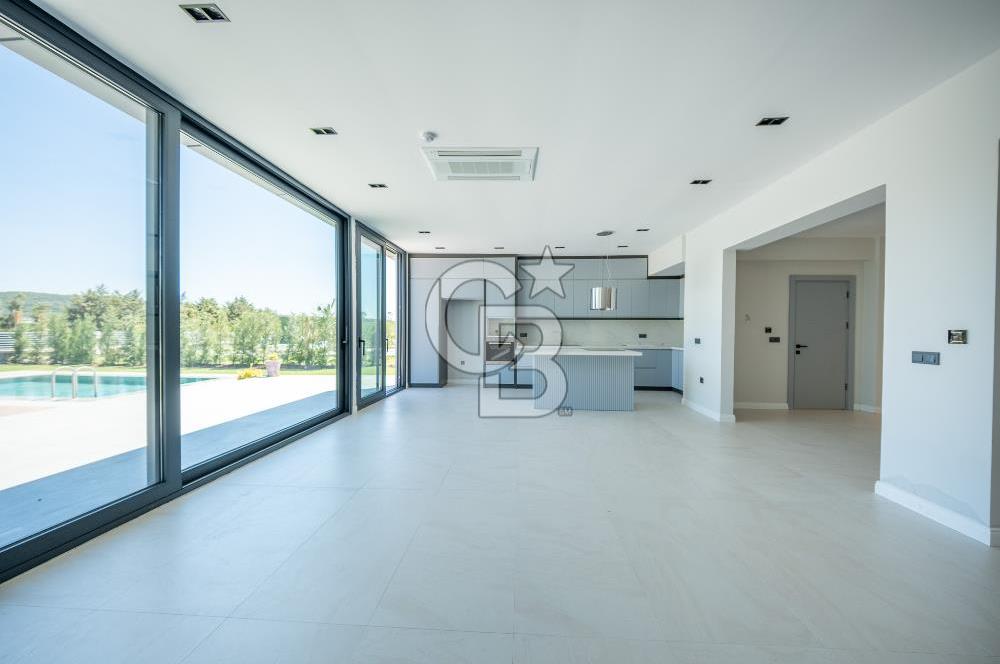 URLA KUŞÇULAR SATILIK MÜSTAKİL HAVUZLU 4+1 LÜKS VİLLA