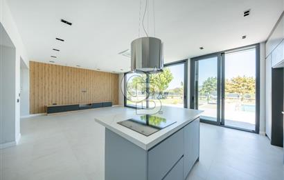 URLA KUŞÇULAR SATILIK MÜSTAKİL HAVUZLU 4+1 LÜKS VİLLA