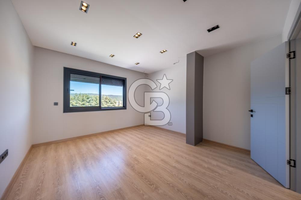 URLA KUŞÇULAR SATILIK MÜSTAKİL HAVUZLU 4+1 LÜKS VİLLA