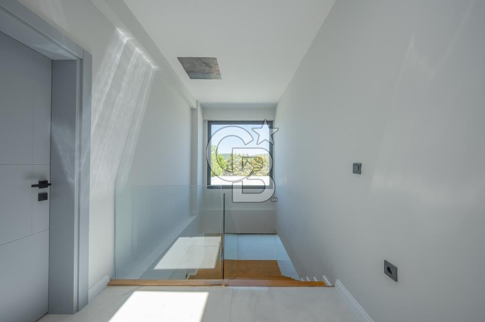 URLA KUŞÇULAR SATILIK MÜSTAKİL HAVUZLU 4+1 LÜKS VİLLA
