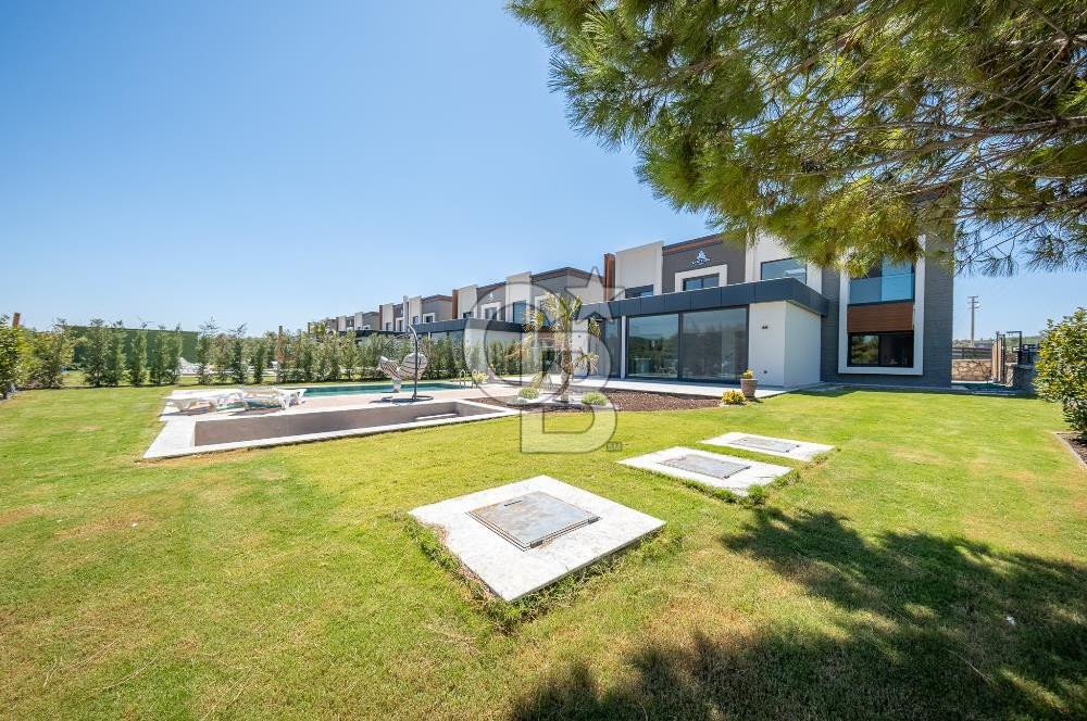 URLA KUŞÇULAR SATILIK MÜSTAKİL HAVUZLU 4+1 LÜKS VİLLA