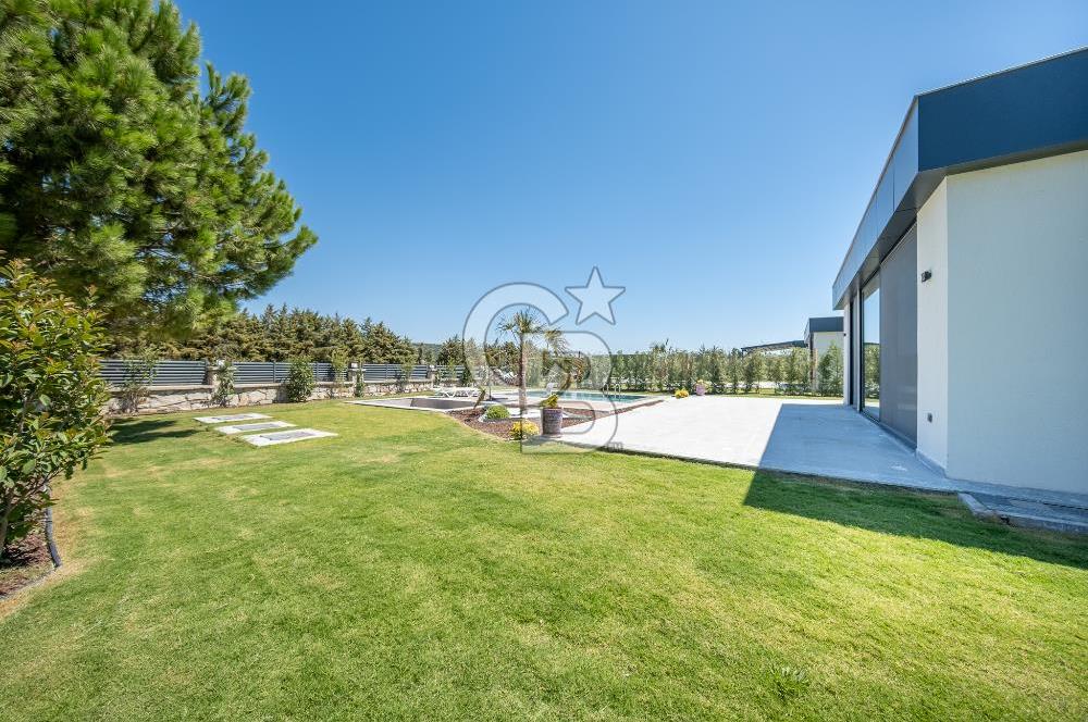 URLA KUŞÇULAR SATILIK MÜSTAKİL HAVUZLU 4+1 LÜKS VİLLA