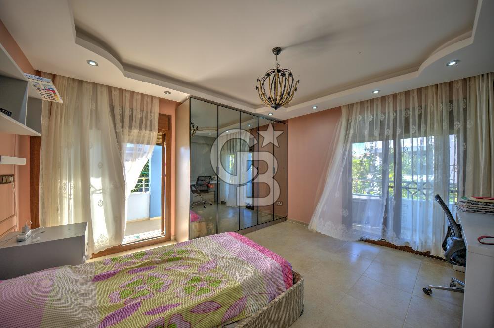 Menderes Cumaovası Mahallesinde 6+2 Müstakil Triblex Villa