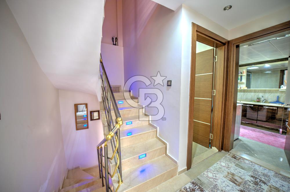 Menderes Cumaovası Mahallesinde 6+2 Müstakil Triblex Villa