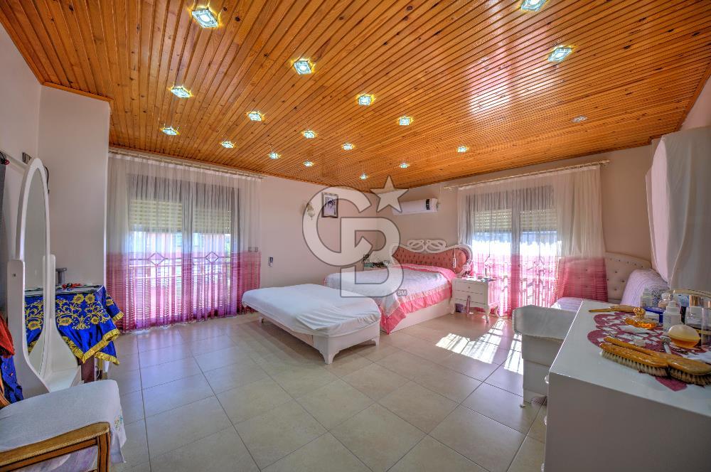 Menderes Cumaovası Mahallesinde 6+2 Müstakil Triblex Villa