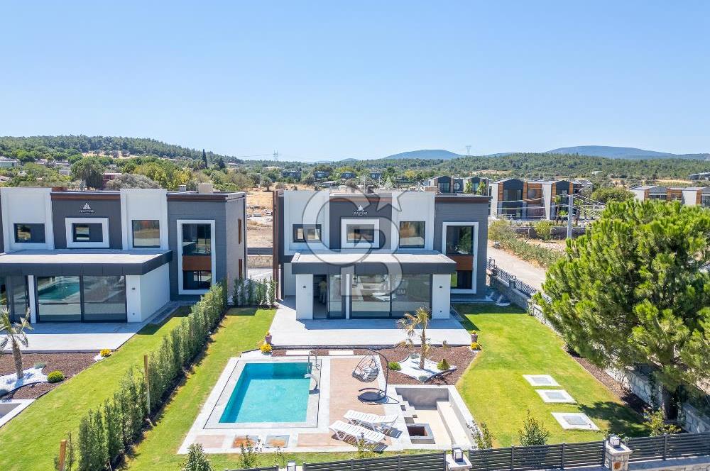 URLA KUŞÇULAR SATILIK MÜSTAKİL HAVUZLU 4+1 LÜKS VİLLA