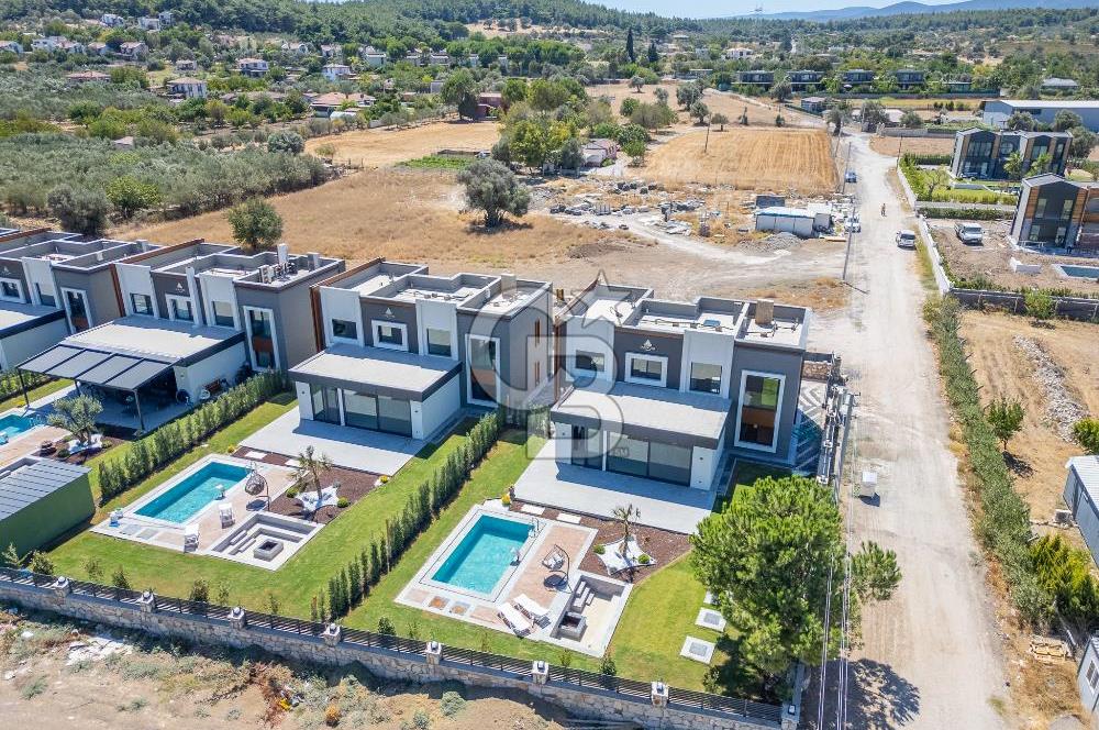 URLA KUŞÇULAR SATILIK MÜSTAKİL HAVUZLU 4+1 LÜKS VİLLA