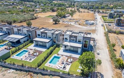 URLA KUŞÇULAR SATILIK MÜSTAKİL HAVUZLU 4+1 LÜKS VİLLA