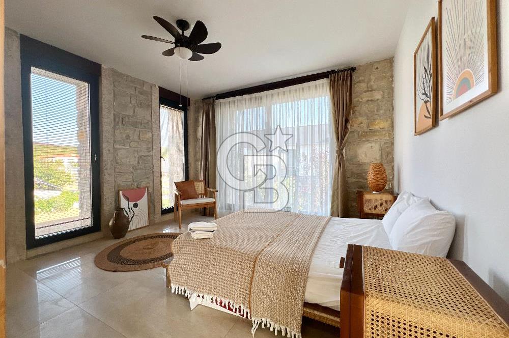 URLA KUŞÇULAR SATILIK 5+2 ÖZEL TASARIM HAVUZLU MÜSTAKİL VİLLA