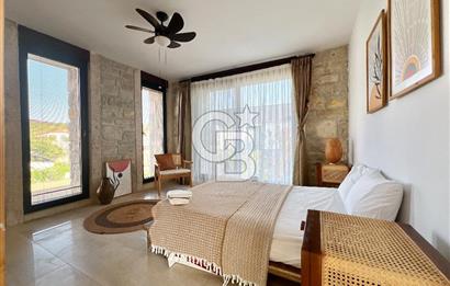 URLA KUŞÇULAR SATILIK 5+2 ÖZEL TASARIM HAVUZLU MÜSTAKİL VİLLA