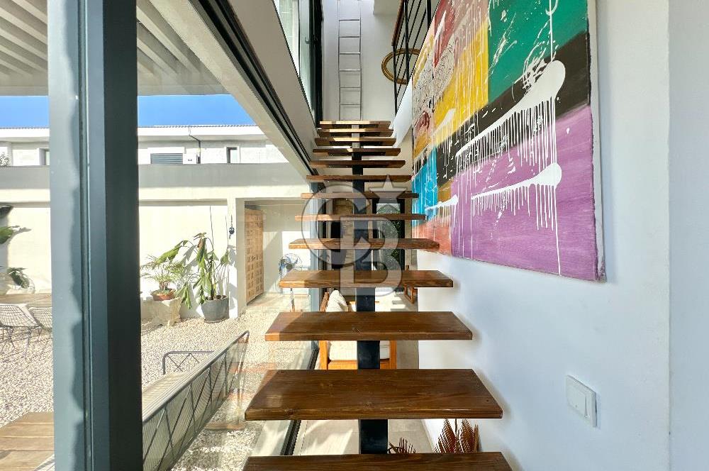 URLA KUŞÇULAR SATILIK 5+2 ÖZEL TASARIM HAVUZLU MÜSTAKİL VİLLA