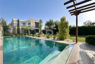 URLA KUŞÇULAR SATILIK 5+2 ÖZEL TASARIM HAVUZLU MÜSTAKİL VİLLA