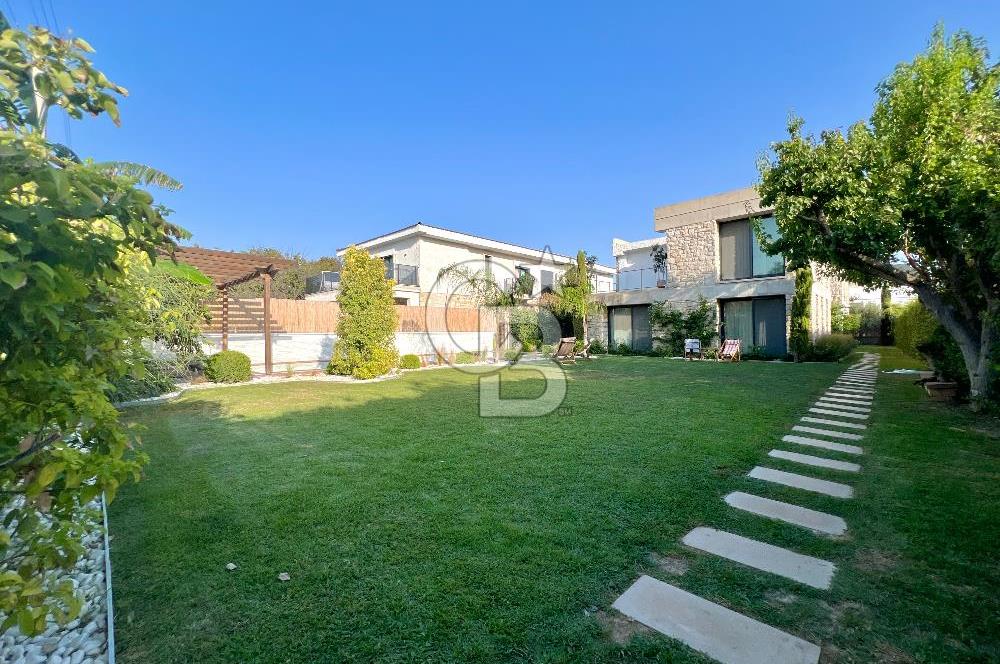 URLA KUŞÇULAR SATILIK 5+2 ÖZEL TASARIM HAVUZLU MÜSTAKİL VİLLA