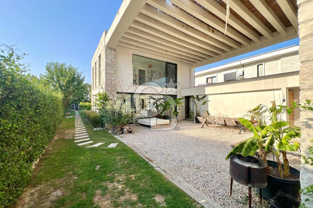 URLA KUŞÇULAR SATILIK 5+2 ÖZEL TASARIM HAVUZLU MÜSTAKİL VİLLA