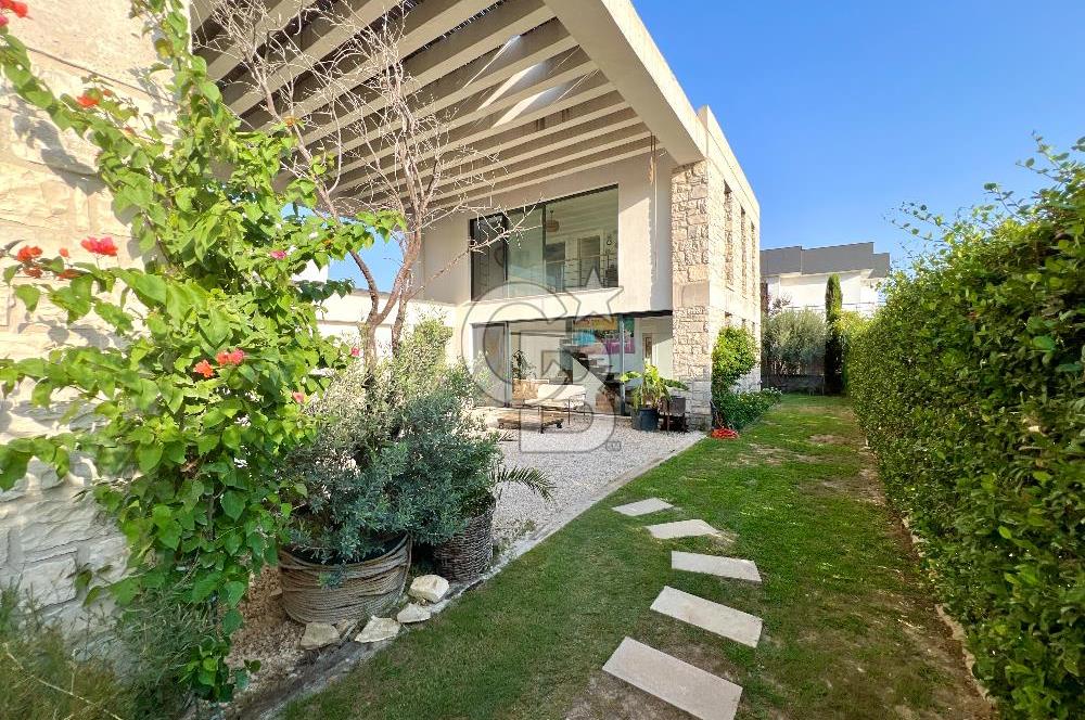 URLA KUŞÇULAR SATILIK 5+2 ÖZEL TASARIM HAVUZLU MÜSTAKİL VİLLA
