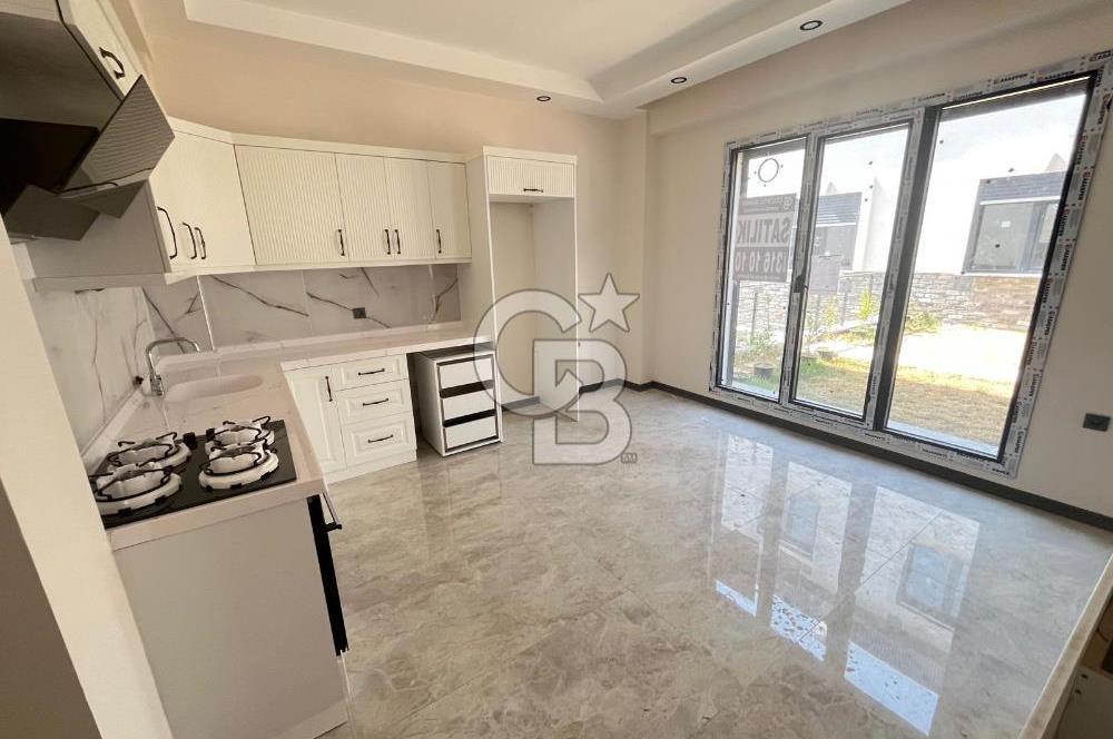 GÜRE ÇAMLIBELDE BAHÇE KULLANIMLI HAVUZLU SATILIK 1+1 DAİRE