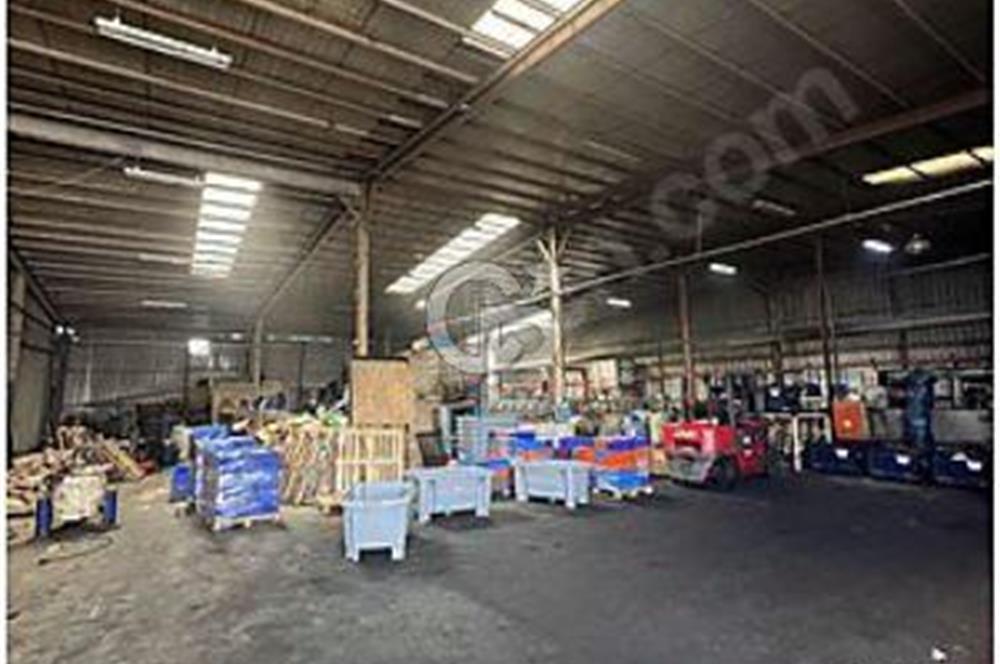 AKÇABURGAZ SANAYİ MERKEZİNDE 700M2 KİRALIK