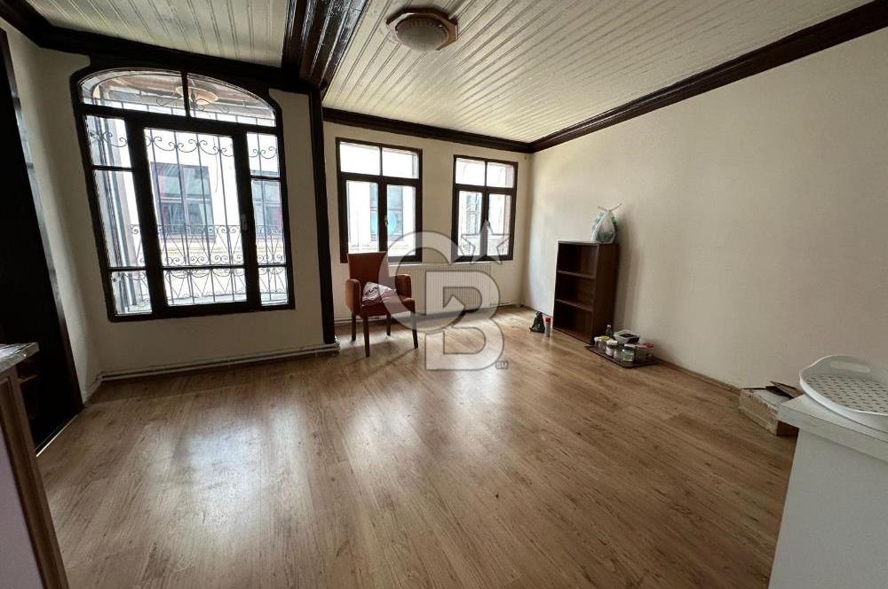 HEYKELDE SATILIK 3 KATLI 300 m2 TARİHİ BİNA