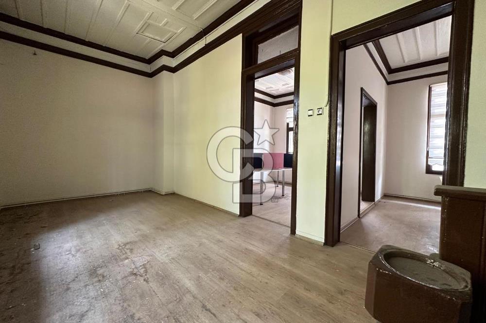 HEYKELDE SATILIK 3 KATLI 300 m2 TARİHİ BİNA