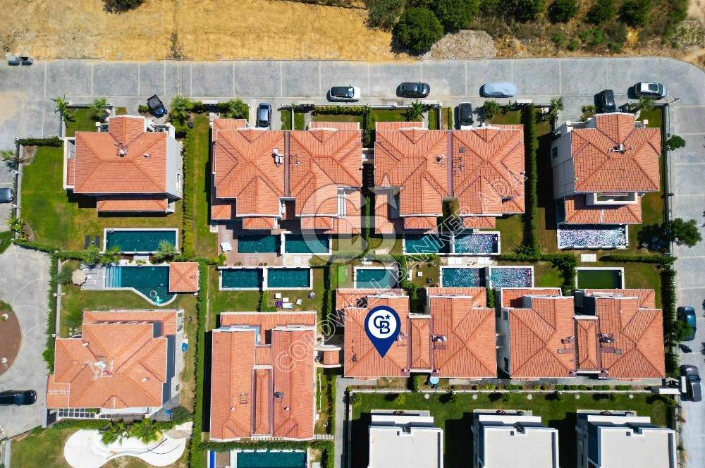 Kuşadası Karaovada Özel Havuzlu Villa