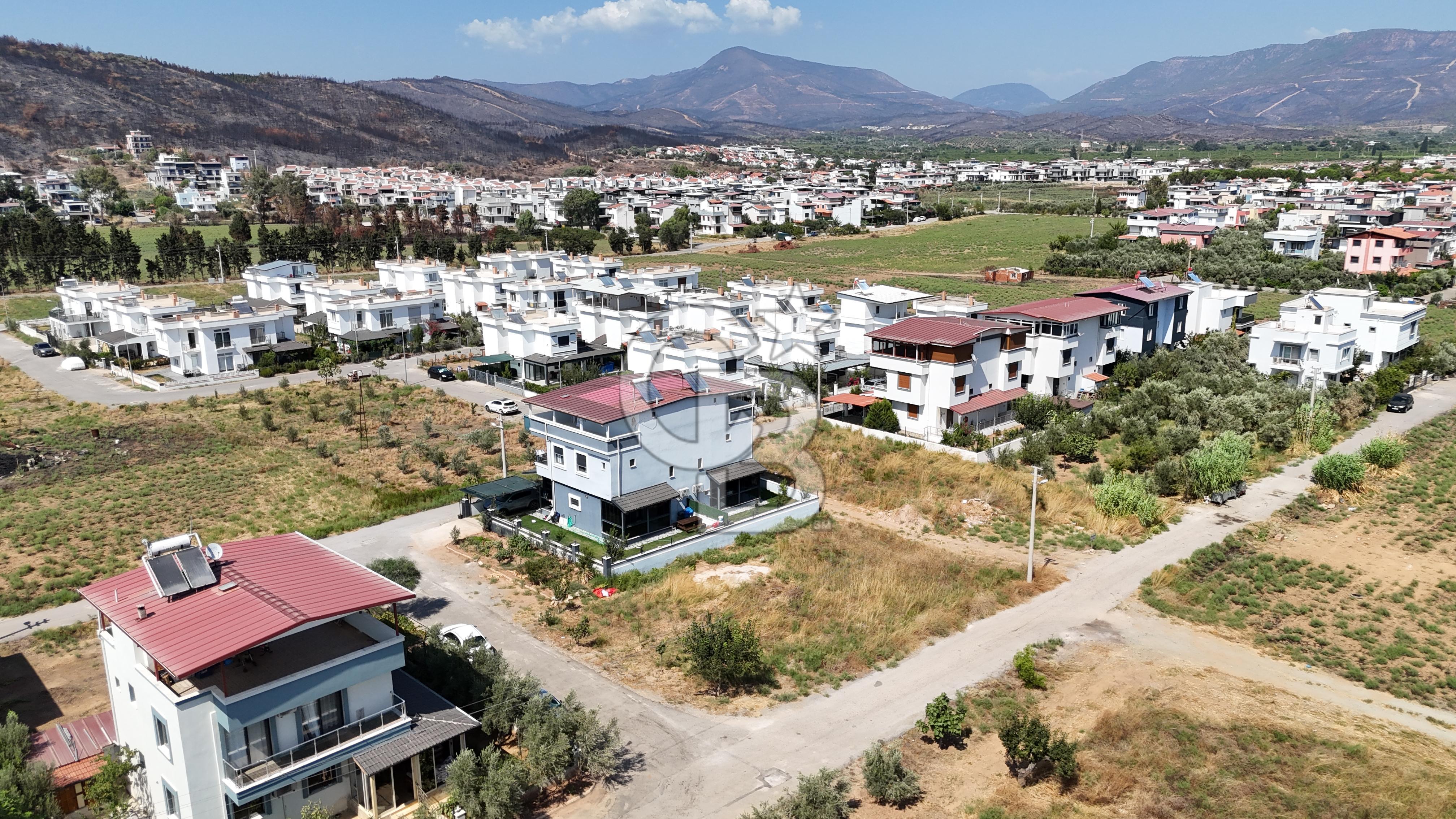 İZMİR SEFERİHİSAR DOĞANBEY'DE SATILIK VİLLA İMARLI ARSA