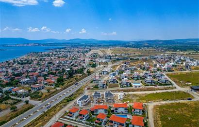 SEFERİHİSAR AKARCA DENİZ MANZARALI 4+1 SATILIK VİLLA
