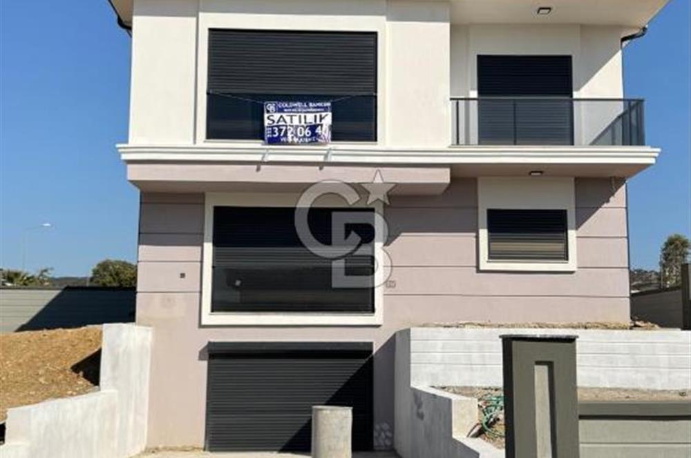 URLA BADEMLER'DE DOĞA EVLERİ HEKİMKÖY SİTESİNDE SATILIK VİLLA
