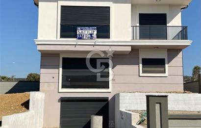 URLA BADEMLER'DE DOĞA EVLERİ HEKİMKÖY SİTESİNDE SATILIK VİLLA