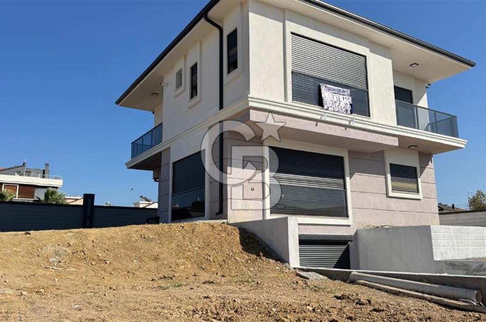URLA BADEMLER'DE DOĞA EVLERİ HEKİMKÖY SİTESİNDE SATILIK VİLLA