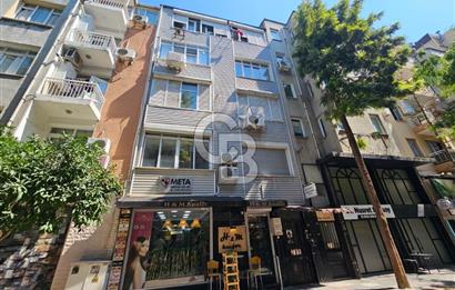 ALSANCAK’IN KALBİNDE, SEVİNÇ PASTANESİ’NE 1 DAKİKA MESAFEDE 2+1 ÇATI KATI DAİRE