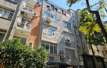 ALSANCAK’IN KALBİNDE, SEVİNÇ PASTANESİ’NE 1 DAKİKA MESAFEDE 2+1 ÇATI KATI DAİRE