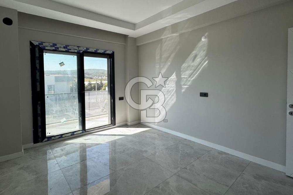 URLA BADEMLER'DE DOĞA EVLERİ HEKİMKÖY SİTESİNDE SATILIK VİLLA