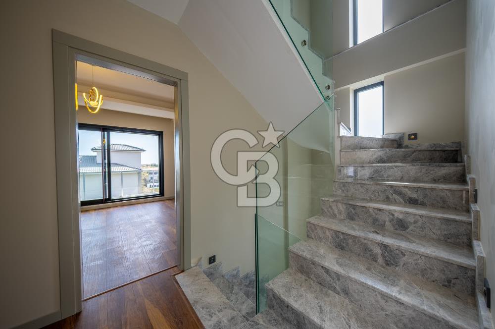 800 M2 ARSA İÇERİSİNDE MÜSTAKİL HAVUZLU MUHTEŞEM VİLLA