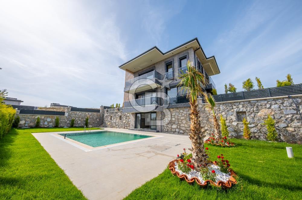 800 M2 ARSA İÇERİSİNDE MÜSTAKİL HAVUZLU MUHTEŞEM VİLLA